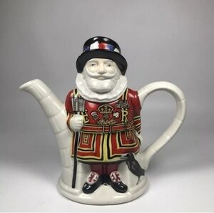 Vintage Made in England James Sadler Thameside Yeoman Warder Teapot